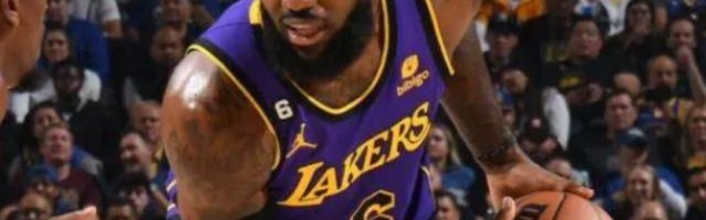 app下载-湖人揭幕战溃败原因①：三分投不进 进攻没空间